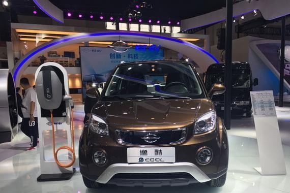 中国新能源崛起，奔驰V级没做到的它做到了，首富的车企就是牛