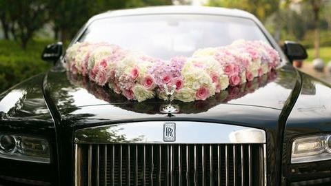 啥车型最容易被拉去当婚车？BBA是常客，但最后一款谁都不能替代