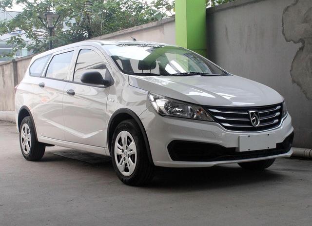 百公里油耗6L!顶配5万,后排能躺人,神车家族出品就是任性