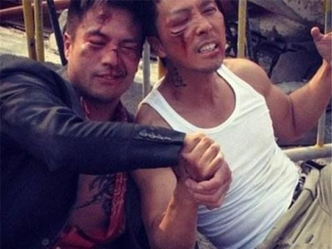 他是武打明星，与成龙拍戏过，今40岁身价千万，但无百万豪华车！