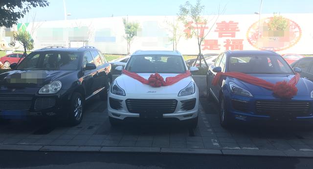 新房交付期间违停严重,警察一天贴条3次,早7点