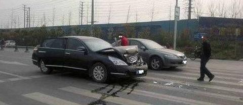 日产天籁碰到沃尔沃，品质最好的车表现比美公路坦克比亚迪