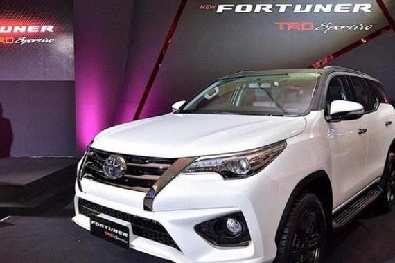 被称为小普拉多，配置高端内饰精致