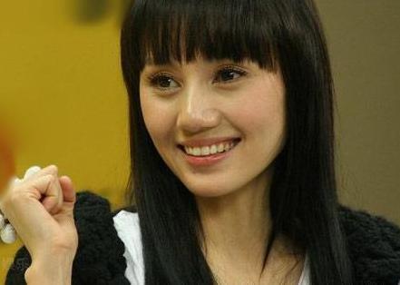 赵丽颖被吐槽开始衰老了,眼窝深陷谁能Hold住