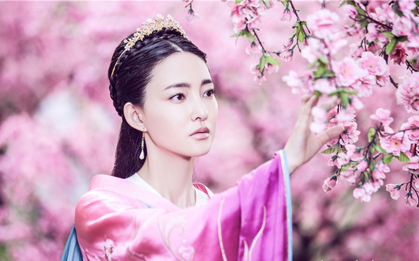 如何评价女神王丽坤的长相?