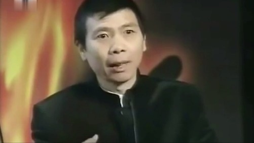 周星驰颁奖被成龙推开图片