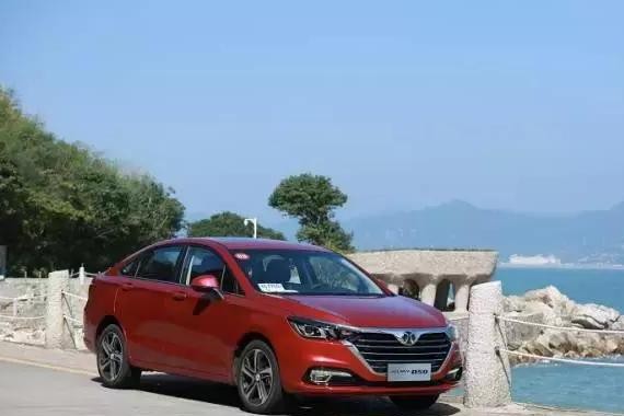 比思域、昂克赛拉帅n倍，奔驰内饰，卖7万起感觉日系车要废了！