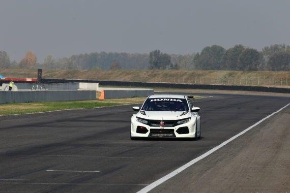 新款本田思域Type-R TCR完成赛道首航｜赛视