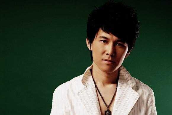 几乎每次去KTV都会点他的歌,然而他却始终歌