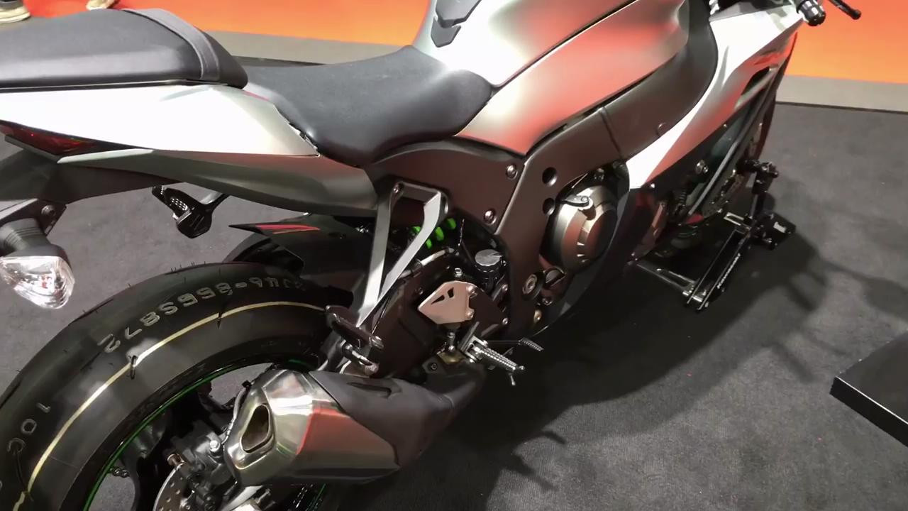 售价25万 两轮暴力王 实拍2017款川崎ZX10RR