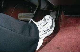 5种对汽车损耗很大的驾驶习惯，有多少人的爱车毁于最有一种？