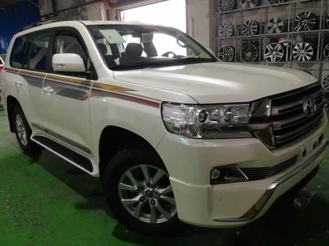 2017款兰德酷路泽4000 GXR 八气囊 双插后排娱乐版详解！