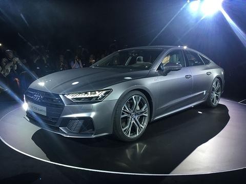 第二代奥迪A7发布，前脸是精髓，尾部是败笔，内饰科技感爆棚！