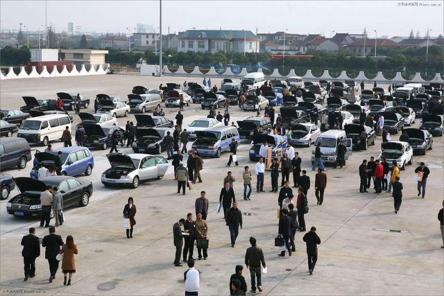 老司机买二手车,为何只看车玻璃?