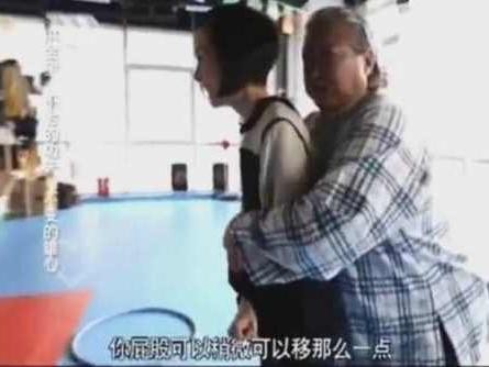 中国最火主持人，年近50每餐10粒大米依旧魅力十足，独爱奔驰