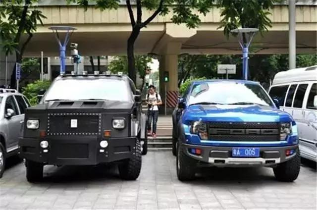 这款SUV顶三辆奔驰G级,气势碾压路虎,不知道还以为是装甲车!