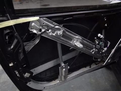 地板材料耍心机，奇瑞eQ1是“老年代步车GT版”