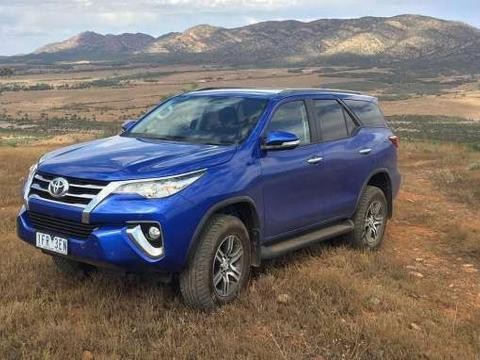 丰田这车打死不国产, 2.7L配四驱, 性能不输撼路者, 纯进口25万