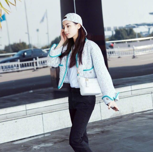 最美时尚明星迪丽热巴,时尚又大气!