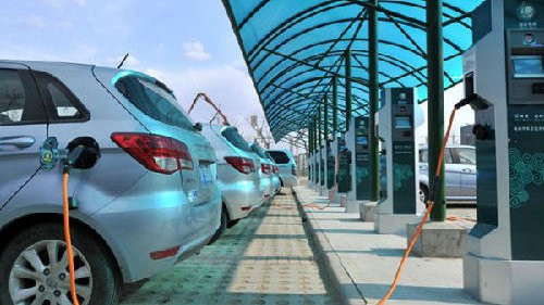 英媒：小康股份子公司收购特斯拉首任CEO掌管的电动汽车公司