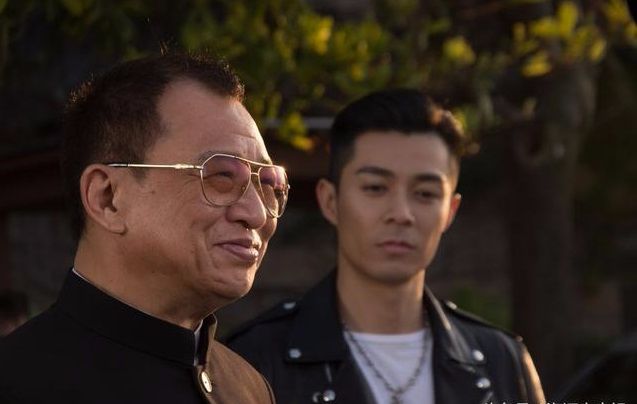 乐少满脸忠诚,一副"我跟定你要把黑道事业混下去"的忠心感:你以为结局