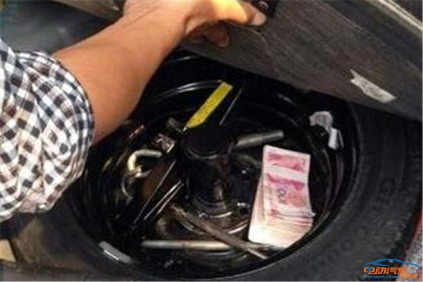 教你如何在车上藏钱小金库,男同志们的福利!