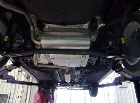 不向行业潜规则低头，85后自立门户誓做汽车维修界清流