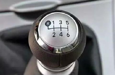 为什么开起来相对费力的手动挡车没有被自动挡车全部替代？