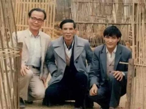 他养鸡20年，赚了千亿，名下豪车无数，今58岁去世，令人惋惜！