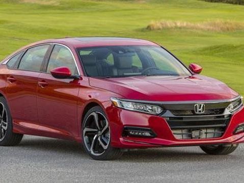 十代雅阁已上板车，风火轮轮毂引发争议，买它还是买八代凯美瑞！