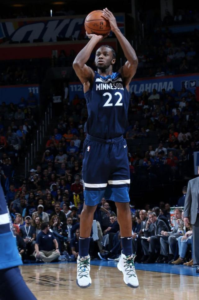 NBA常规赛球鞋上脚精选之10.23：威少还是酷爱AJ30.5