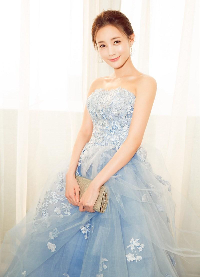 李一桐一身蓝薄纱像仙女下凡,赵丽颖这次输了