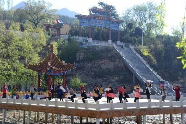 灵丘县有平型关战役遗址,赵武灵王墓,觉山寺等旅游景点.
