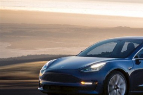 特斯拉落地上海，高富帅终于国产了，屌丝泡妞梦更进一步