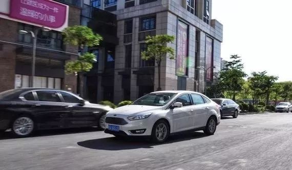 福克斯强悍的操控让编辑有想换车的冲动 行驶品质强于思域