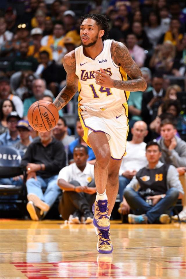 NBA常规赛球鞋上脚精选之10.23：威少还是酷爱AJ30.5