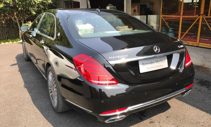 奔驰迈巴赫S400,花800换一个迈巴赫车标,车身