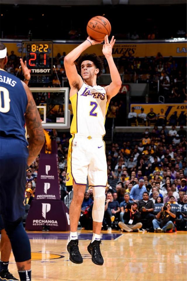 NBA常规赛球鞋上脚精选之10.23：威少还是酷爱AJ30.5