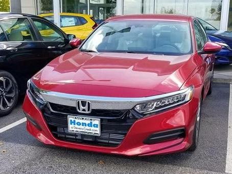 新大众情人：第10代本田雅阁颜值高 配置贴心，中控大屏却很尴尬