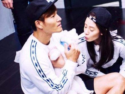 金钟国和宋智孝最近太甜蜜了 这一期刚开始就曝光了