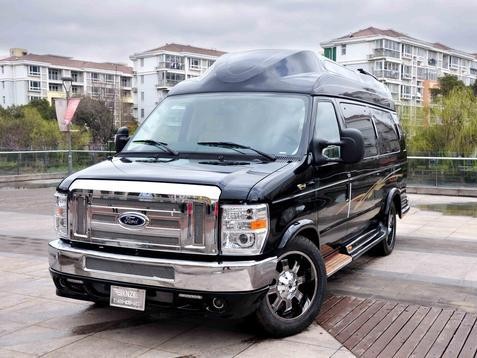 揭秘赵丽颖保姆车福特E350，这豪华程度，有钱人的世界我们不懂