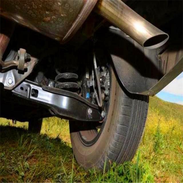 没有千斤顶怎么换轮胎? 一个人自驾路上已经失