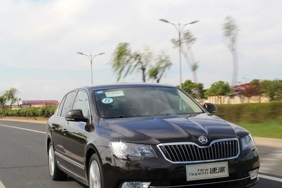 这款德系中型车，比阿特兹漂亮，轴距两米八，14万打死不买博瑞！