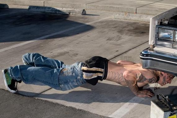 汽车坏了，中国人跑4S店，美国人却自己动手，差异为何这么大？