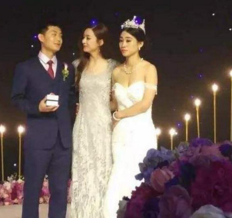 赵丽颖全家颜值都这么高,颖妈50多岁还这么美