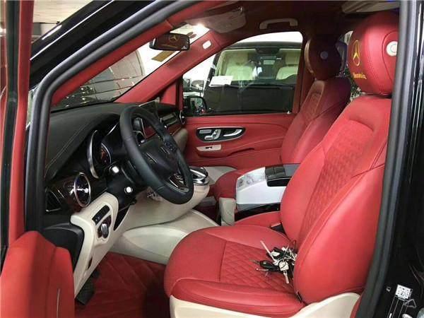 奔驰V260L终结埃尔法,陆地头等舱,带1米4大床,豪华度堪比S级