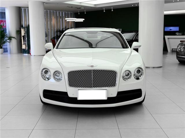 还在加价几十万买迈巴赫S600? 这款宾利已经跌破250万, 档次更高