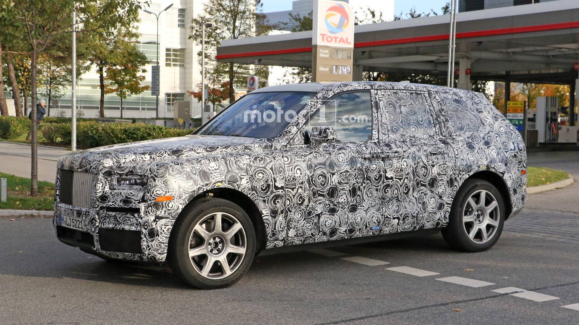 和劳斯莱斯幻影组CP,宾利添越被秒成渣