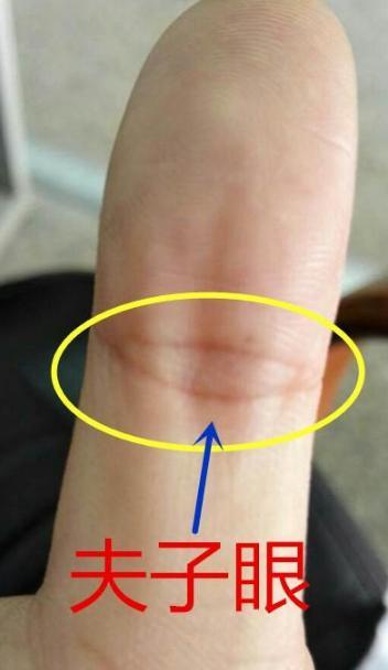 手相小指过三关有好有坏,头胎易生男孩,若生女儿,得注意下身体