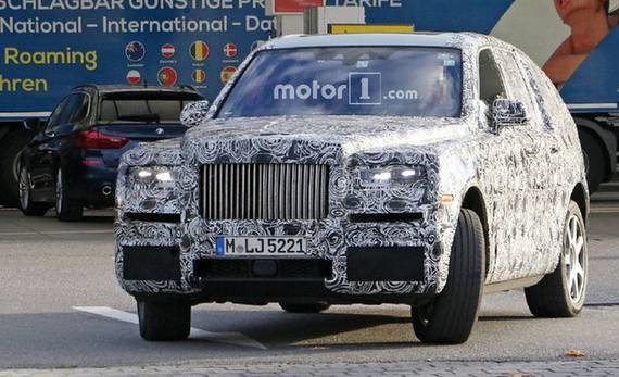 劳斯莱斯Cullinan SUV内饰曝光 采用宝马方向盘